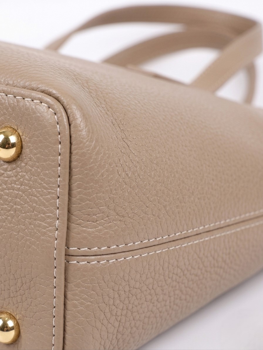 Chic Carry Tote Bag - Image 6